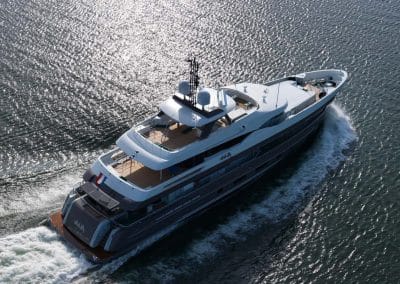 42m M/Y Alive