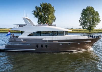 18.70m M/Y Executive 1850 Flybridge – Helena