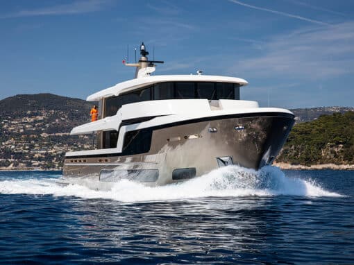 34m Explorer motor yacht – Lady Lene